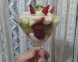 Foto del paso 4 de la receta: Postre rápido! Frutas con crema chantilly...🍓🥝