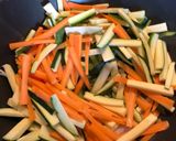 Szezámmagos üvegtészta zöldségekkel és csirkemellel recept fázis 3 fotója