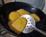 A picture of step 3 of Aloo ke Pakoray.