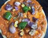 पिज़्ज़ा - विथ होममेड सॉस (Pizza with homemade sauce recipe in Hindi) रेसिपी चरण 4 फोटो
