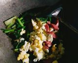 Foto langkah ke 4 dari resep Mie Goreng Cina.