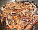Hình bước làm 1 của món Cá cơm kho tiêu