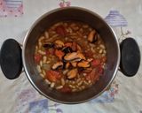 A picture of step 6 of Cannellini Bean and Mussel Soup.