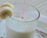 A picture of step 3 of Banana shake.