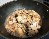 Hình bước làm 3 của món Nấm Rơm Kho Đậu Hủ Rau Răm