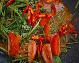 Foto langkah ke 5 dari resep Tumis Kangkung Pedas Terasi.