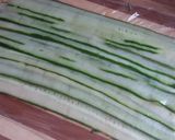 Foto del paso 1 de la receta: Sushi de pepino holandés y salmón ahumado