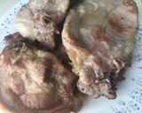 Foto del paso 2 de la receta Chuletas de cerdo con frutos secos en salsa