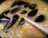 A picture of step 2 of Risotto ai frutti di mare.