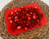 صورة لخطوة 5 من وصفة كيكة الفراولة الباردة 🍓🍰