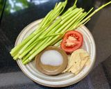 Hình bước làm 1 của món Canh Rau Cần Nước Nấu Cà Chua và Mẻ