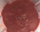 A picture of step 2 of Strawberry milkshake - vegan.