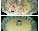 Foto del paso 4 de la receta Bundt cake de yogur de albaricoque y mermelada de fresas