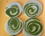 સ્પીનર પાલક મઠરી (Spinach Palak Mathari Recipe In Gujarati) રેસીપી સ્ટેપ4ફોટો