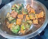 A picture of step 5 of Healthy tofu and Broccoli stir fry.