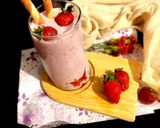 عکس مرحله 1 از دستور شیک توت فرنگی solmaz