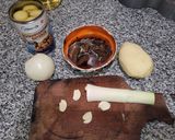 Foto del paso 1 de la receta: Sopa de champiñones, hongos de pino y huevo poché