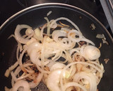 Foto del paso 2 de la receta: Hojaldre con 🍄, 🧀 y cebolla caramelizada