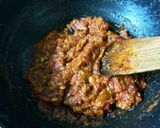 A picture of step 2 of Red sauce pasta.