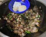 Foto langkah ke 5 dari resep Tumisan Kerang Dara Tomat Cabe Hijau.