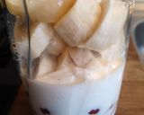 Une image de l'étape 1 de Smoothie framboises banane miel.