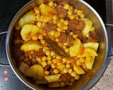 Foto del paso 2 de la receta: Guiso de Garbanzos, Patatas, Chorizo y Judías Verdes