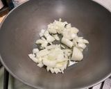 Une image de l'étape 4 de Nouilles udon au bœuf et légumes.