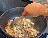 A picture of step 3 of Shrimp Pad Thai.