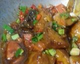 Foto langkah ke 3 dari resep Semur Ikan Tuna Pedas.