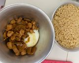 Foto langkah ke 6 dari resep Nasi Tim Ayam Jamur.