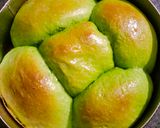 Foto langkah ke 8 dari resep Roti pandan isi.