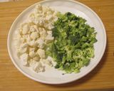 Zöldséges rizs 🍚 brokkolival 🥦, karfiollal 🌸 és vöröshagymával 🧅 recept fázis 1 fotója