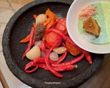Foto langkah ke 3 dari resep Sambal Kemiri Telur Bulat.