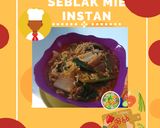 Foto langkah ke 3 dari resep Seblak mie instan sederhana.