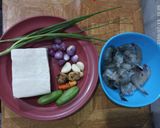 Foto langkah ke 1 dari resep Asem-asem udang belimbing wuluh.