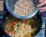 A picture of step 18 of Minestrone Soup.