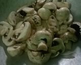 Foto langkah ke 1 dari resep Jamur Kancing Cah Bombay.