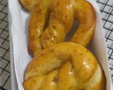 Foto langkah ke 7 dari resep Pretzel Cinnamon Wijen No Mixer!.