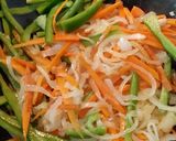 Foto del paso 1 de la receta: Wok de vegetales con tallarines 🍜