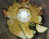 Foto del passaggio 2 della ricetta Insalata di pasta con pesto di zucchine gamberetti e pomodoro