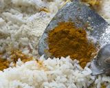 Foto langkah ke 2 dari resep Nasi Goreng Kunyit.