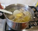 Foto del paso 1 de la receta Sopa de pollo con verduras al ajillo