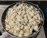 A picture of step 3 of Creamy White Sauce Macroni.
