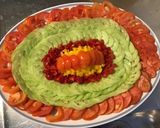 Une image de l'étape 8 de Salade du jardin (tomates, concombre, poivrons, basilic).