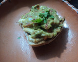 Foto del paso 3 de la receta: Molletes con tequila y guacamole a los tres chiles frescos geras