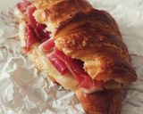 Foto del paso 20 de la receta: Croissant (v4) relleno de jamón serrano y queso fundido