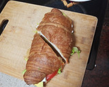 Foto del paso 4 de la receta: Croissant con ensalada y queso majorero