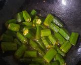 A picture of step 2 of Bhindi Do Pyaza.
