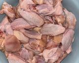 Foto langkah ke 1 dari resep Sayap ayam goreng garlic dengan kentang.