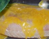 Foto del paso 4 de la receta: Salmón blanco al horno (con manteca, miel y mostaza) sobre verduras